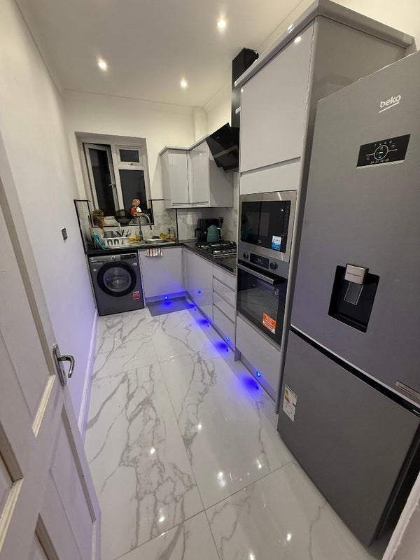 Room Ballards Lane in Greater London