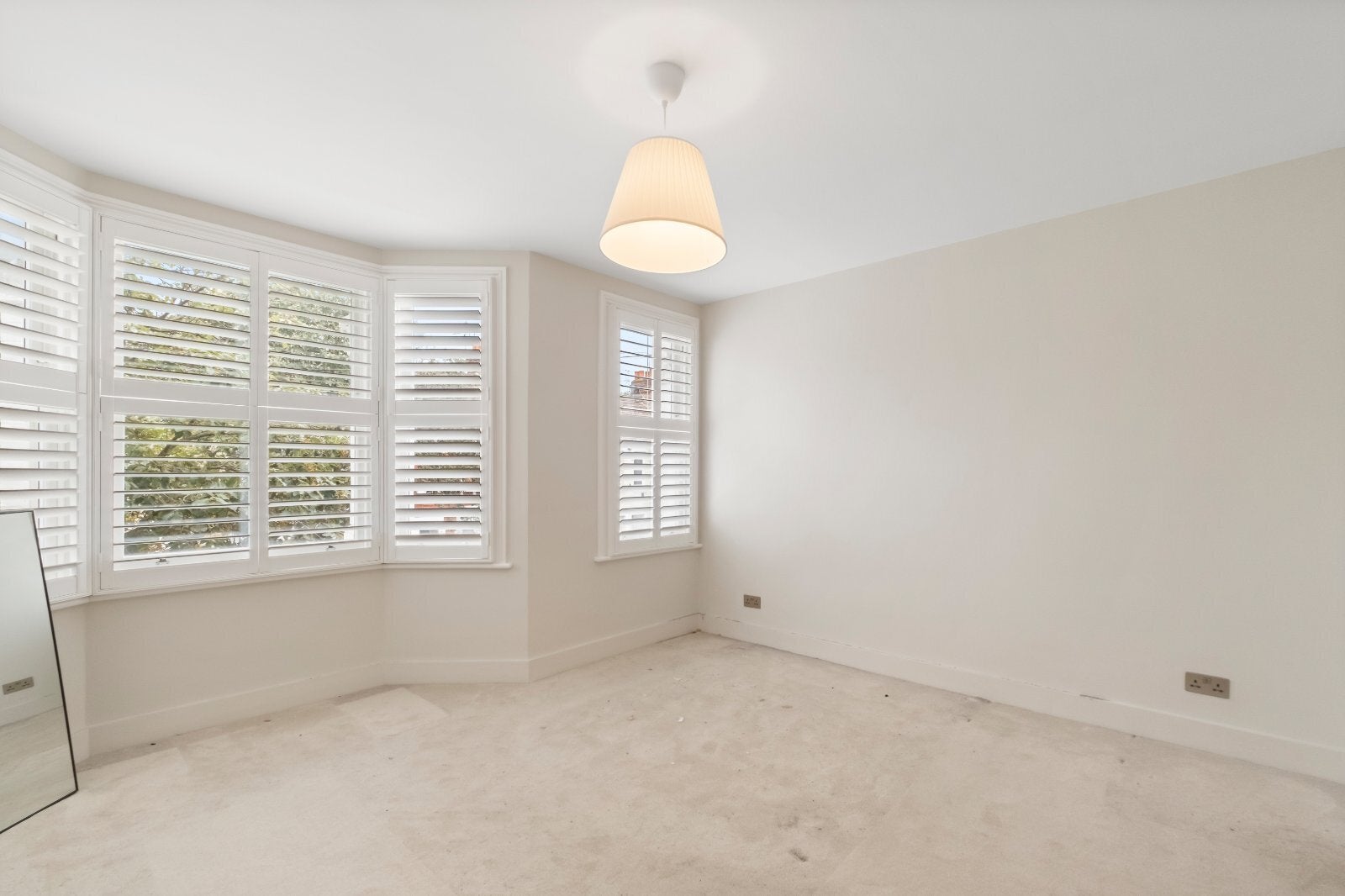House Ashcombe Street in Greater London