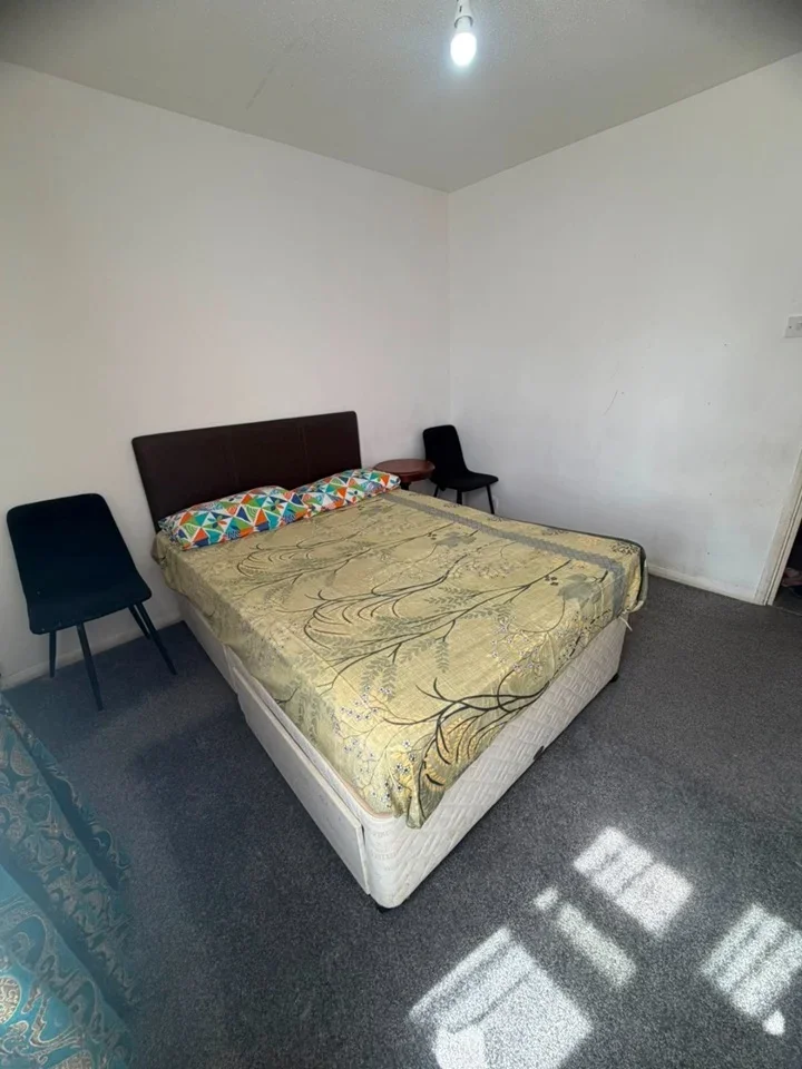 Room High Road in Greater London