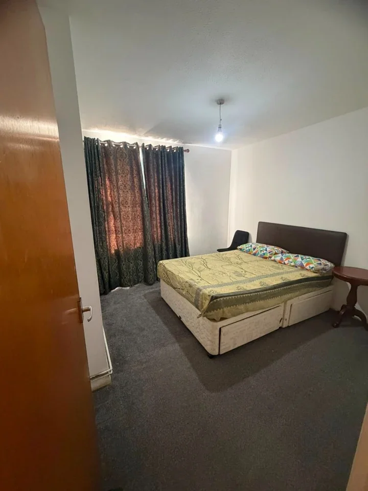 Room High Road in Greater London
