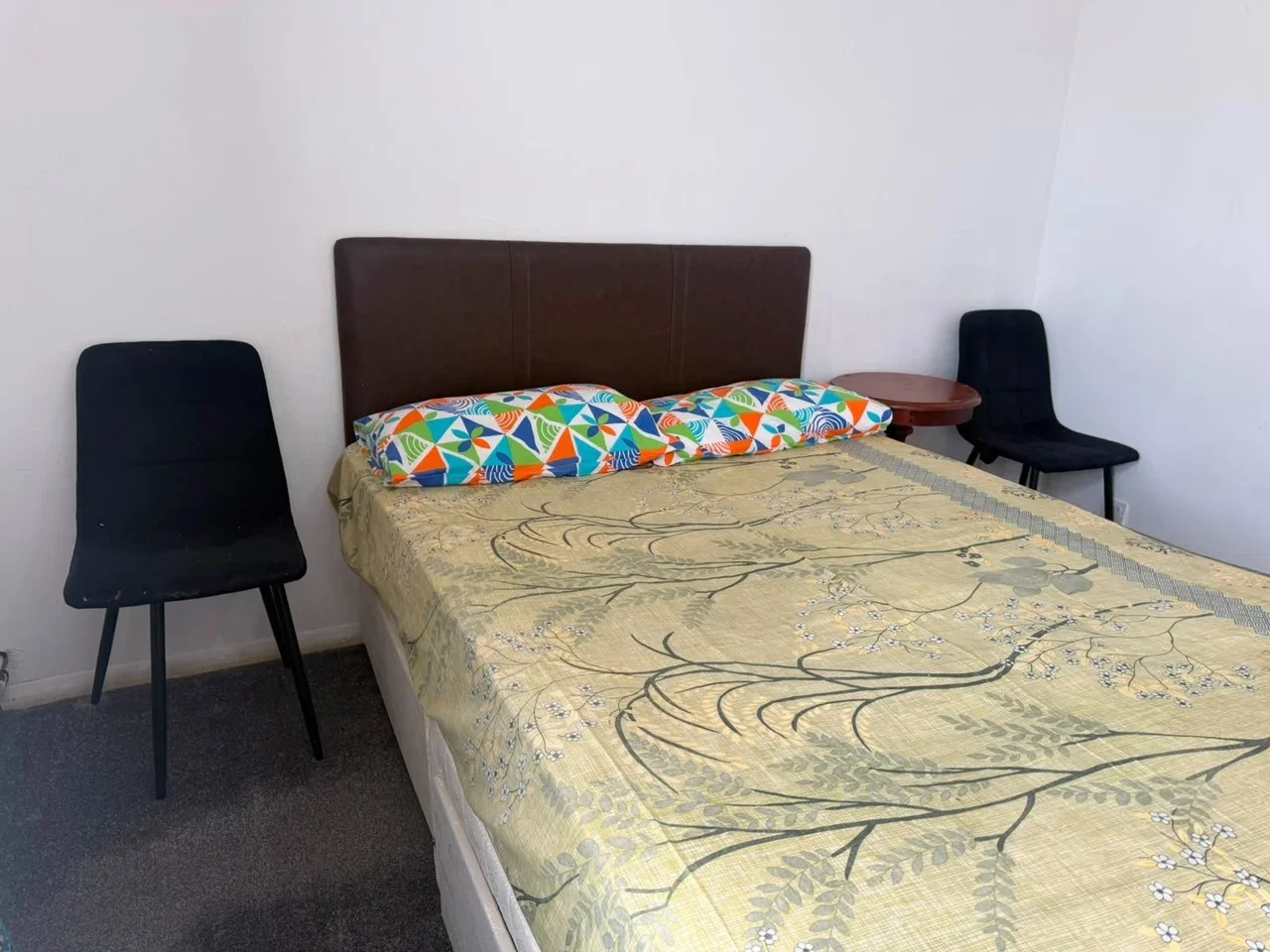 Room High Road in Greater London