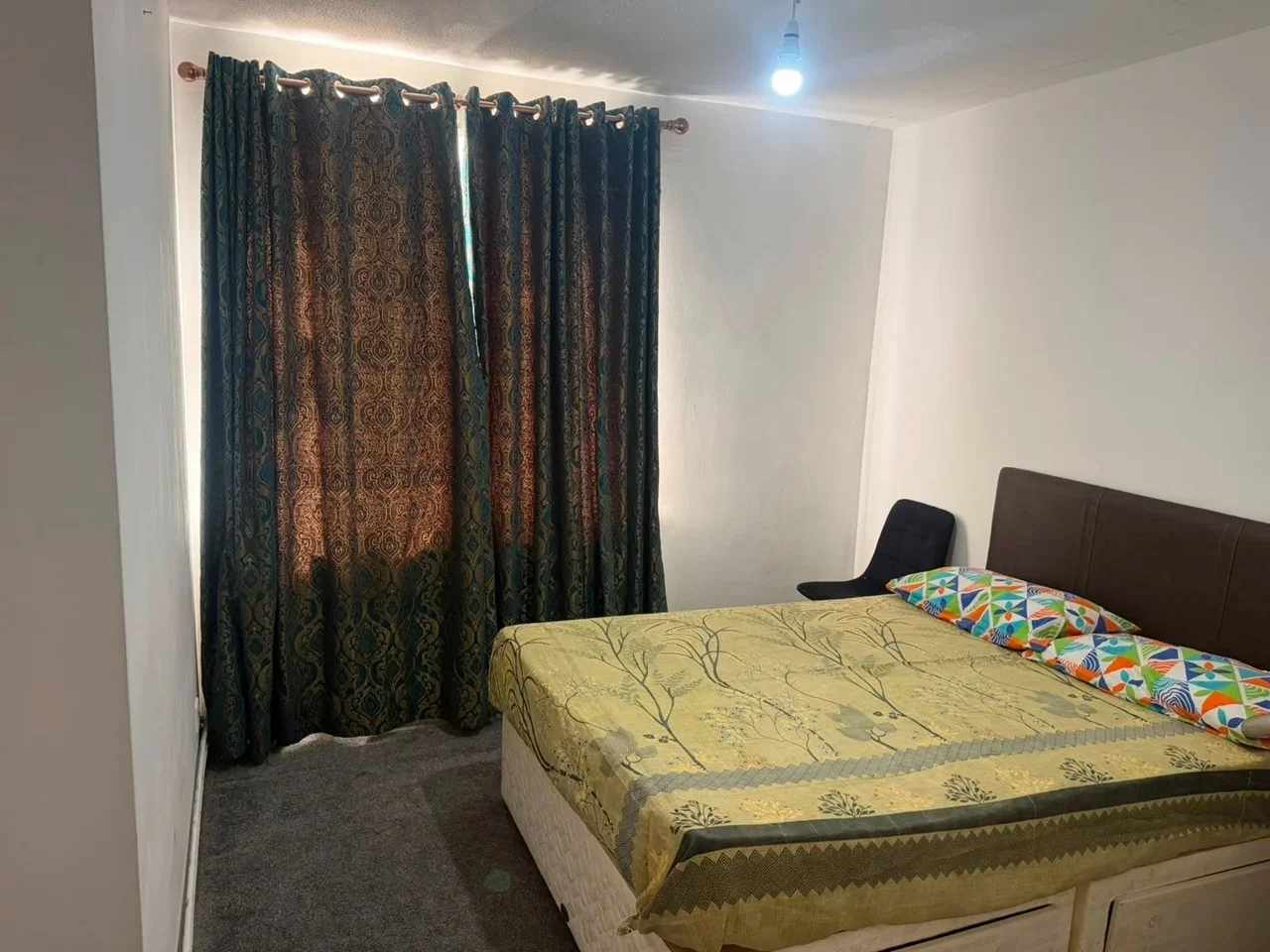 Room High Road in Greater London