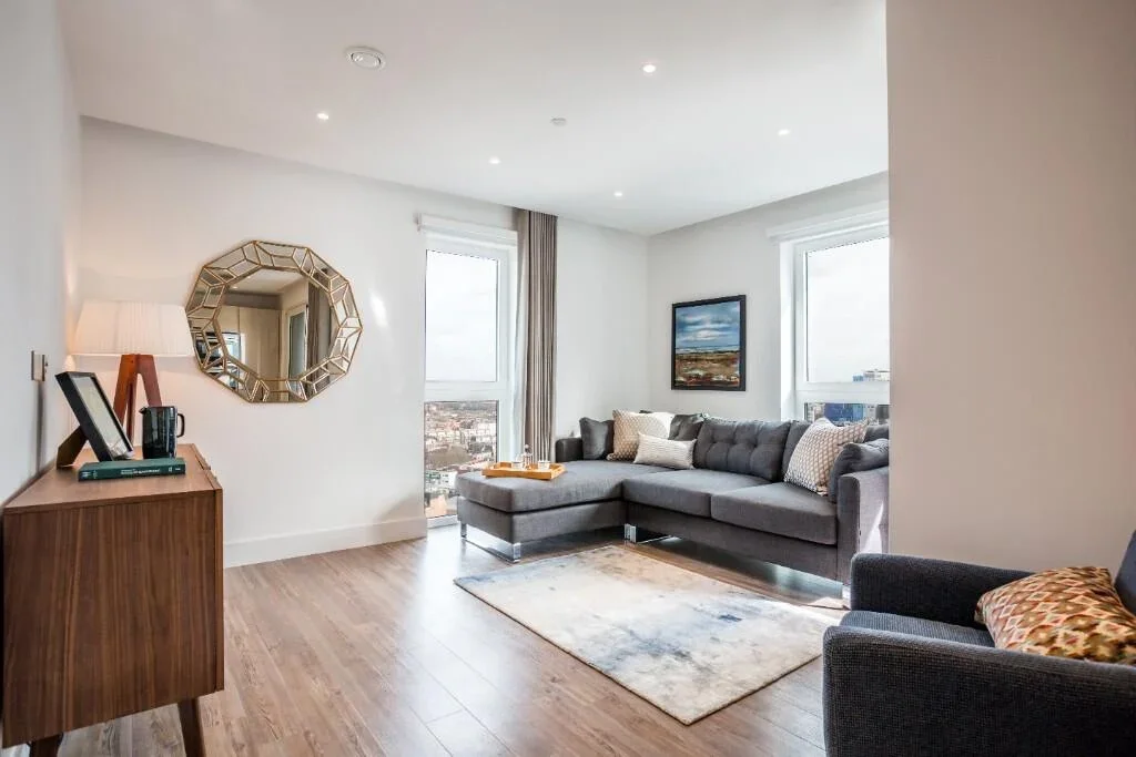 Flat New Drum Street in Greater London