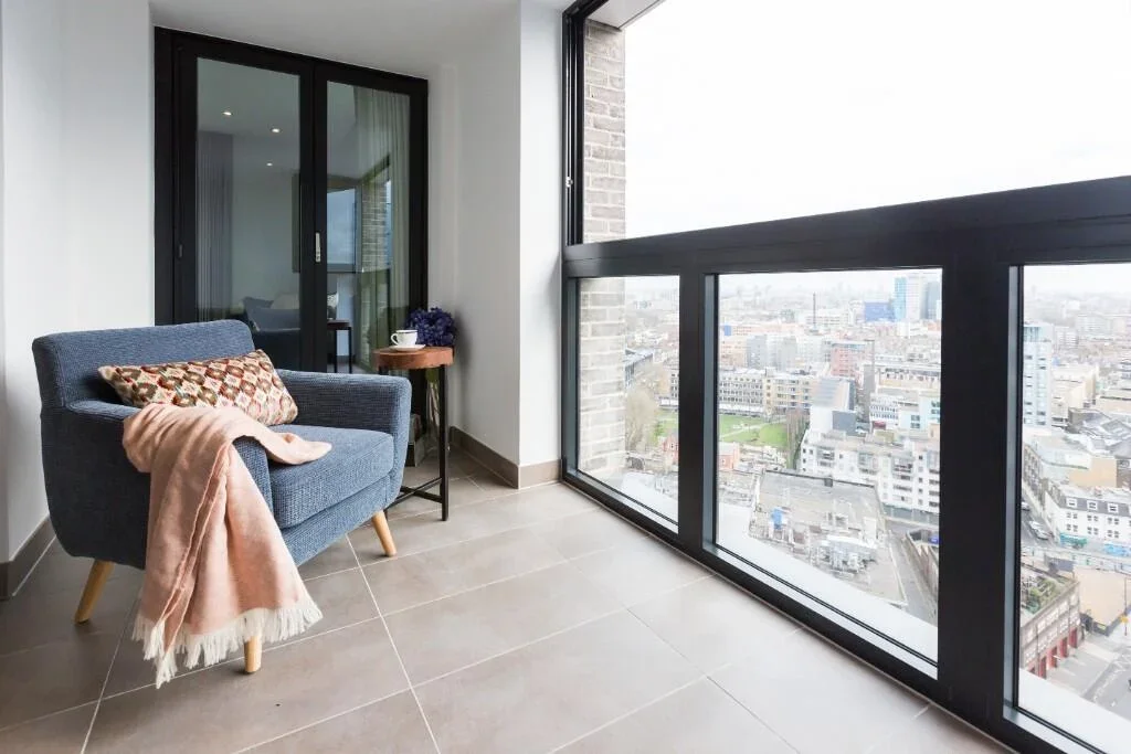 Flat New Drum Street in Greater London