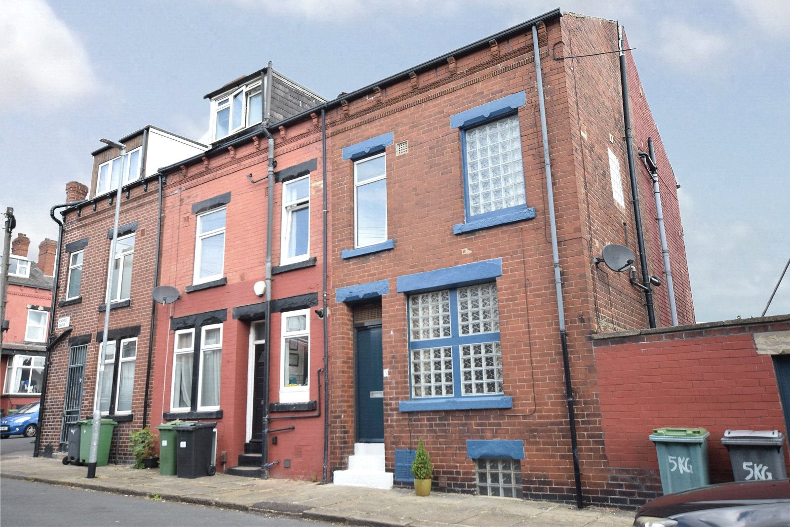 House Knowle Grove in Leeds