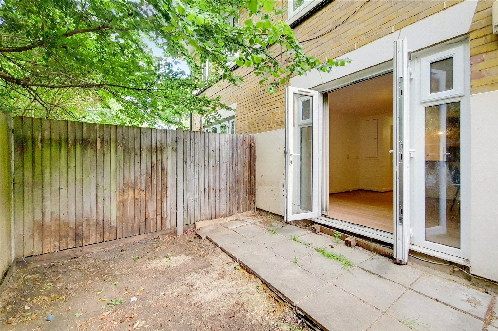 Flat Coleridge Square in Greater London