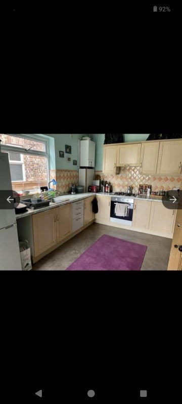 Room Clarendon Road West in Manchester