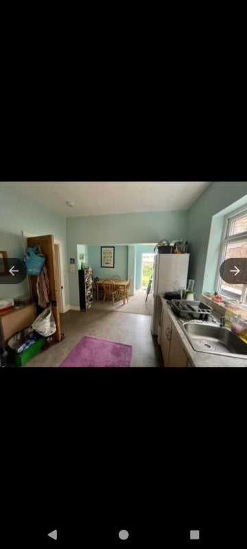 Room Clarendon Road West in Manchester