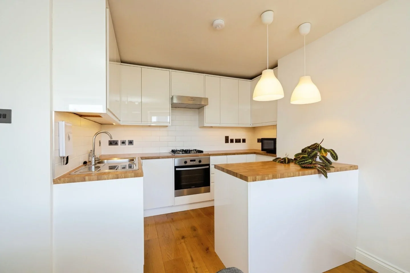 Flat Kennington Road in Greater London