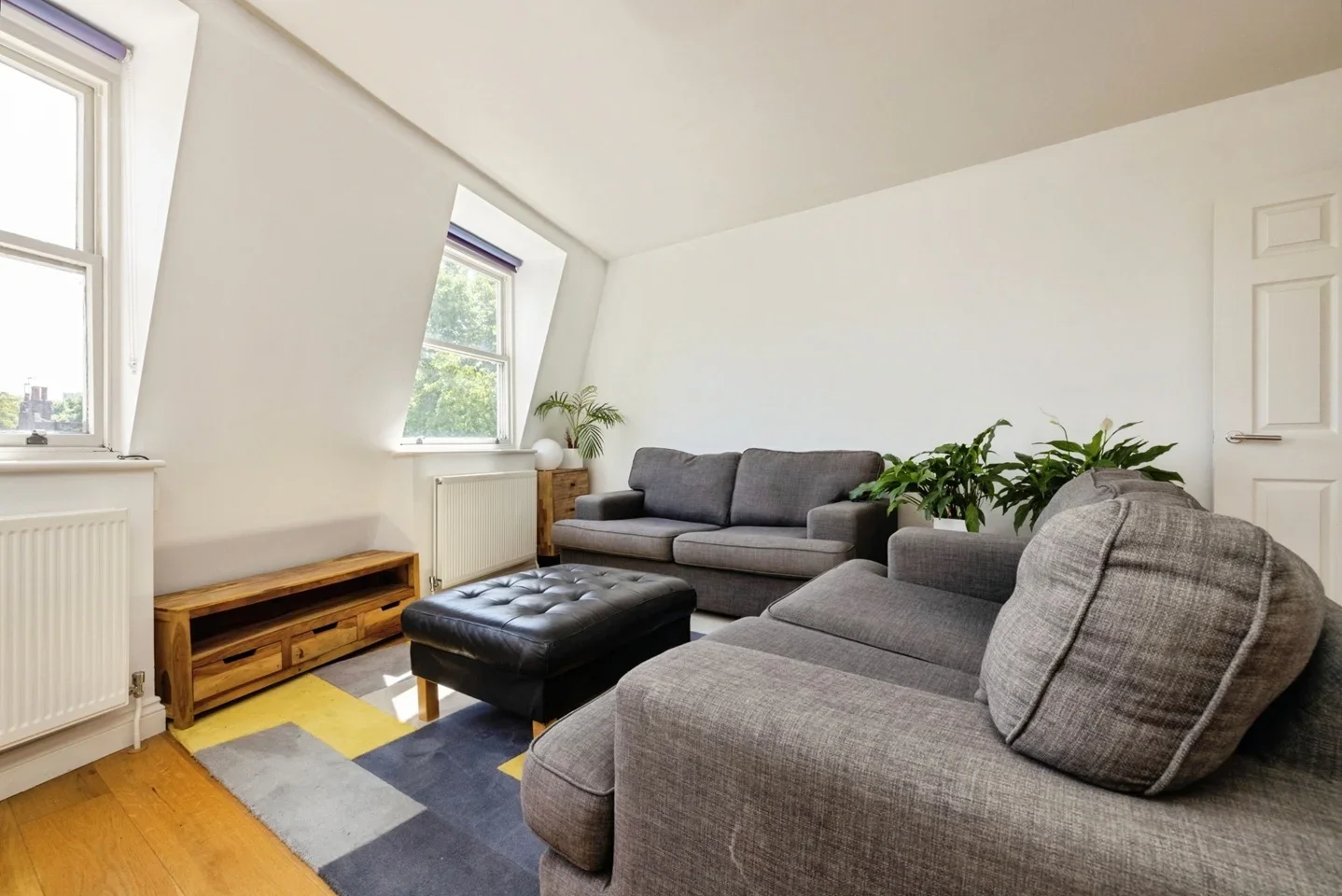Flat Kennington Road in Greater London