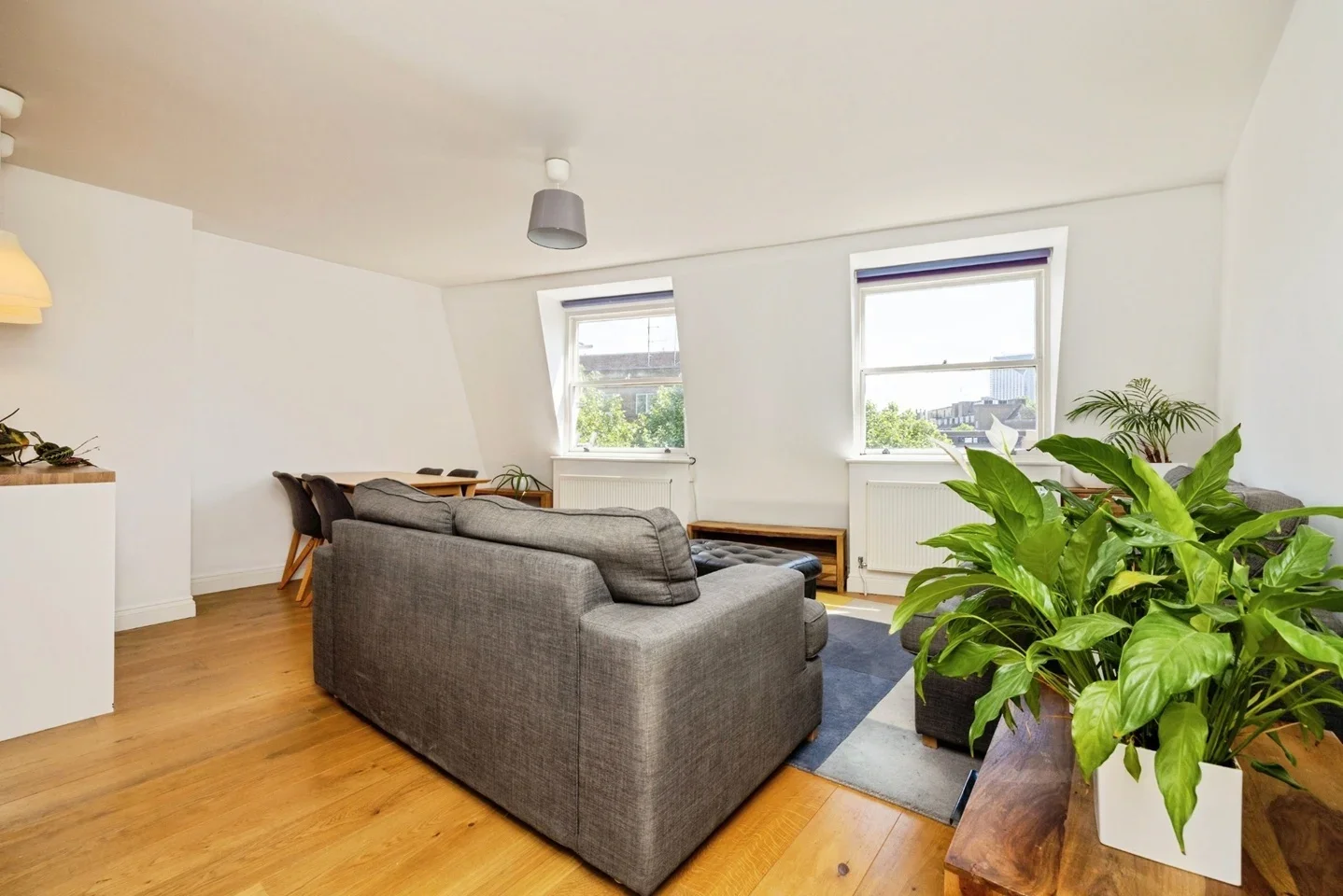 Flat Kennington Road in Greater London