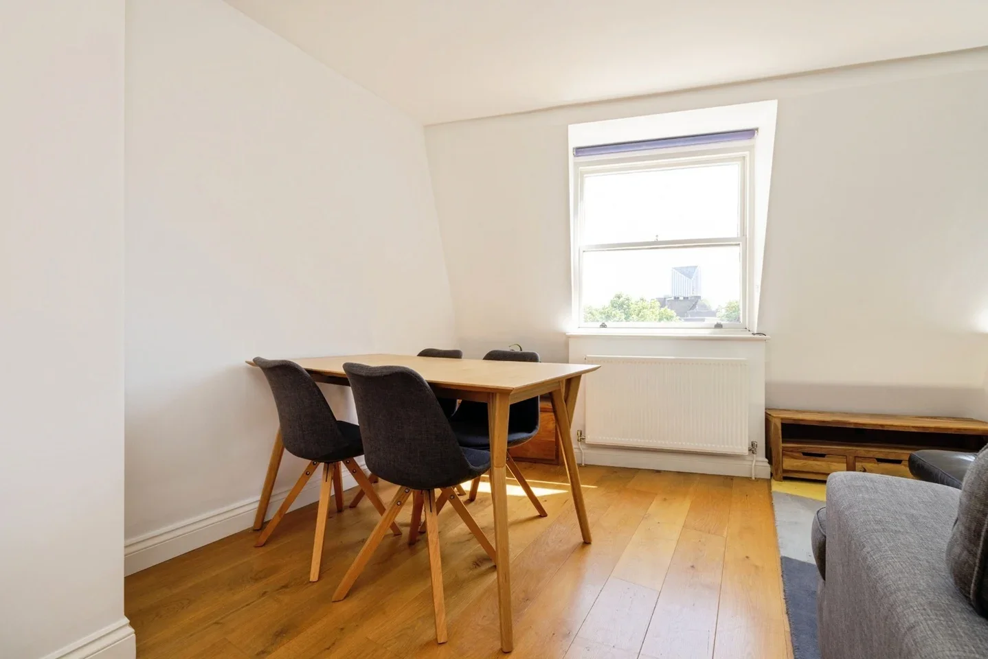 Flat Kennington Road in Greater London