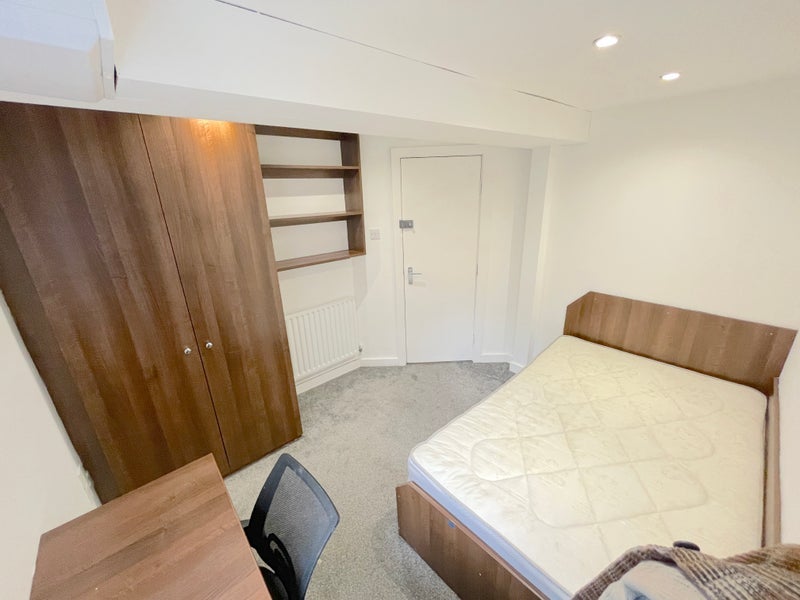Room Beechwood View in Leeds