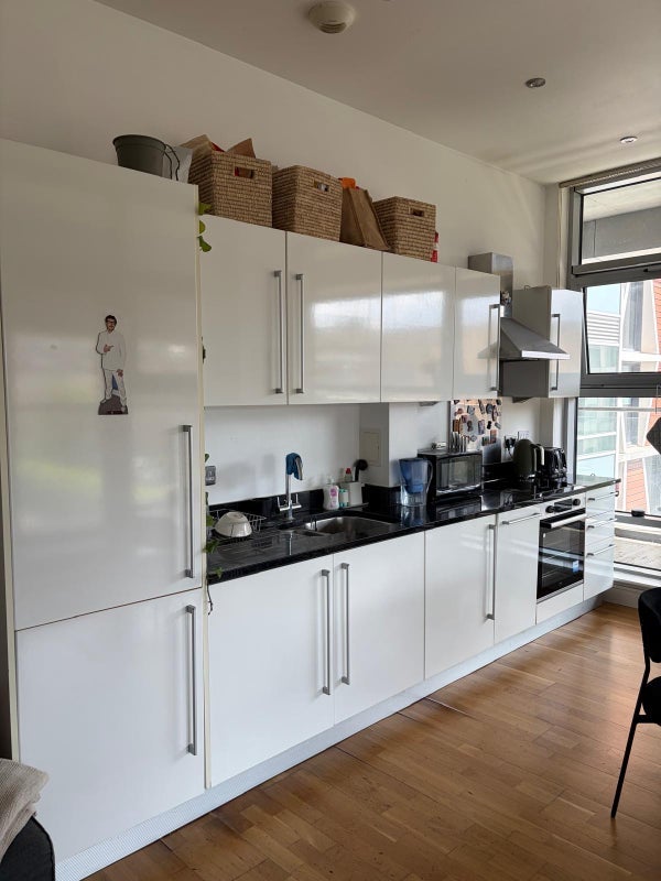 Room Commercial Road in Greater London