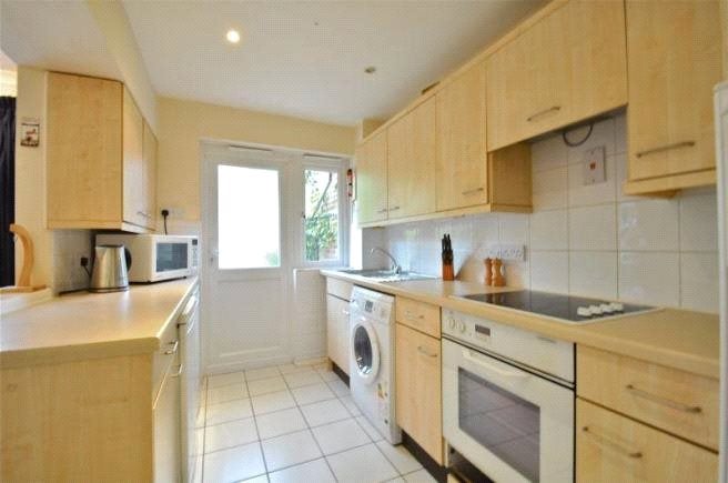 Flat Cherrywood Avenue in Borough of Runnymede