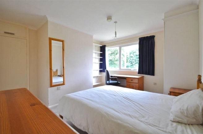 Flat Cherrywood Avenue in Borough of Runnymede