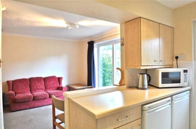 Flat Cherrywood Avenue in Borough of Runnymede