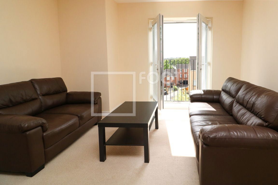 Flat Crellowfield Court in Bradford