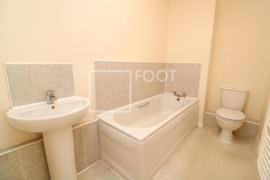 Flat Crellowfield Court in Bradford