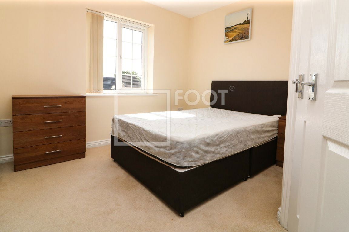 Flat Crellowfield Court in Bradford