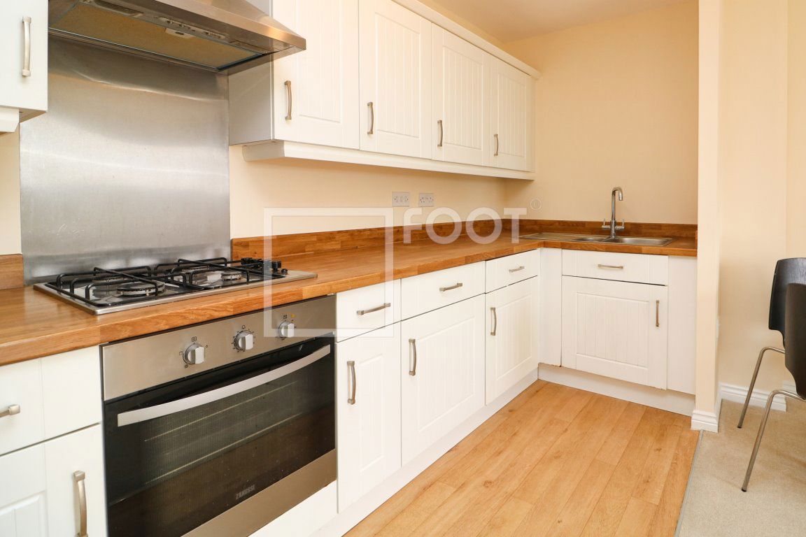 Flat Crellowfield Court in Bradford