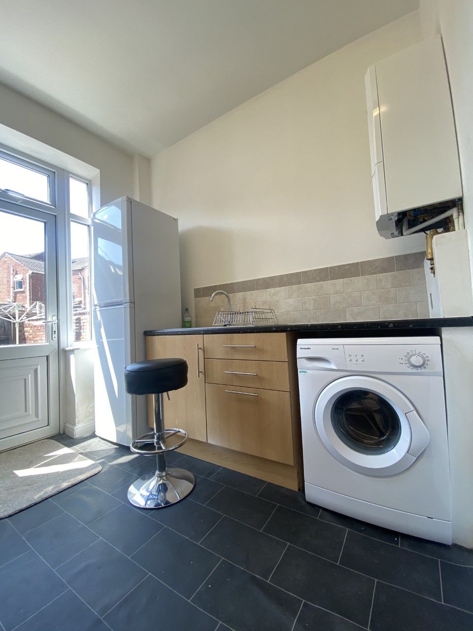 Room Elmfield Road in Doncaster
