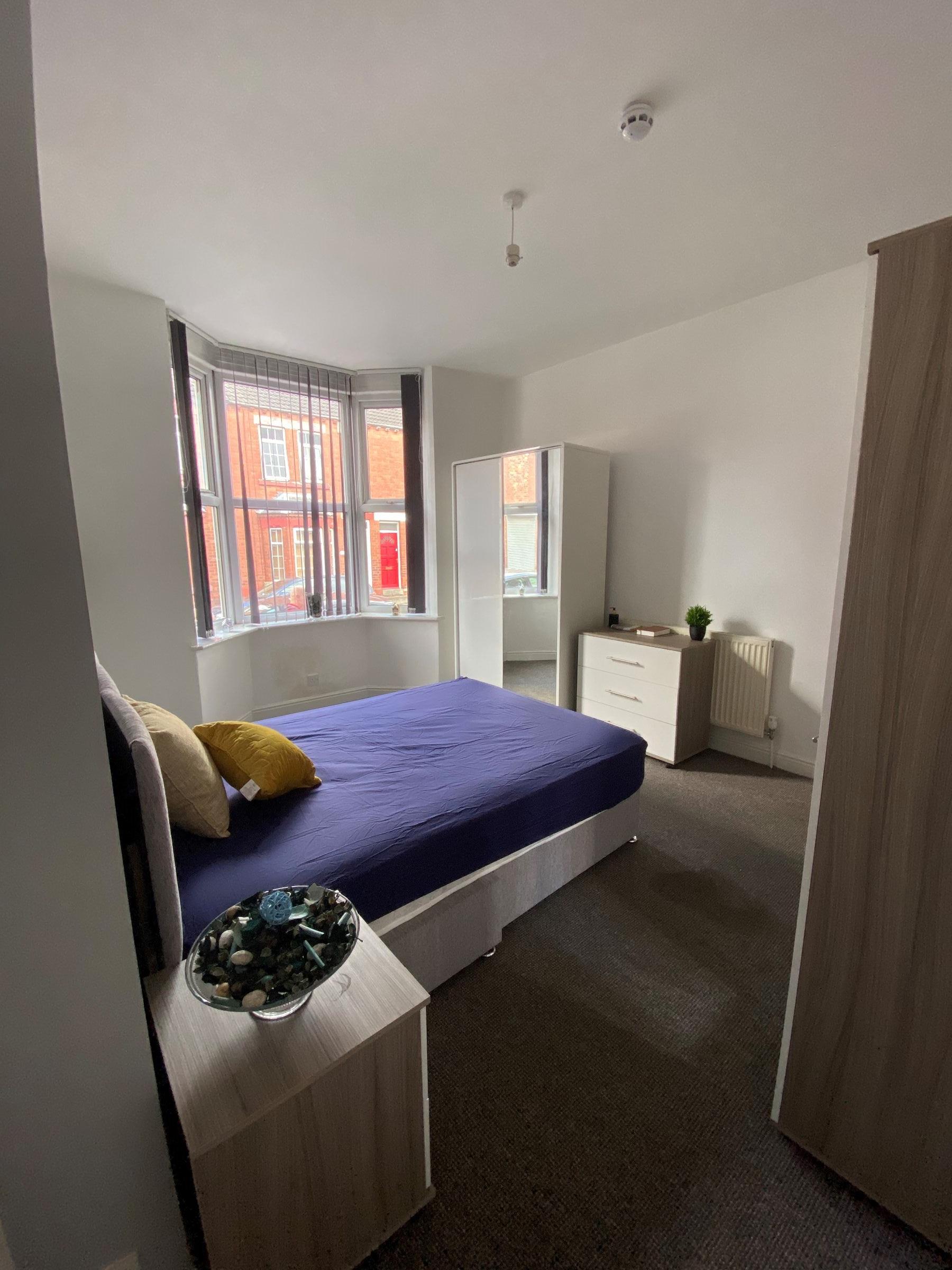 Room Elmfield Road in Doncaster