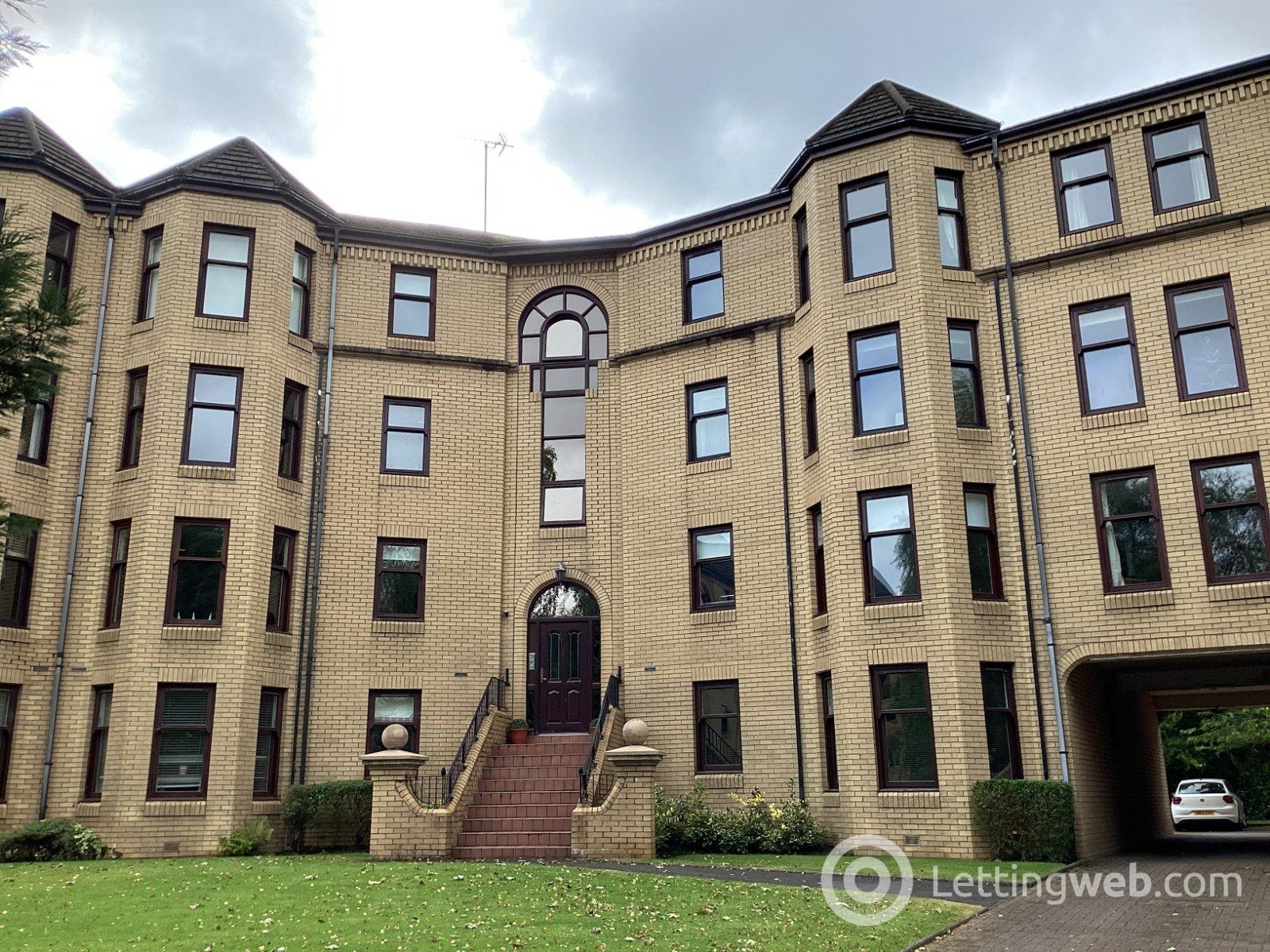 Flat Hughenden Gardens in Glasgow
