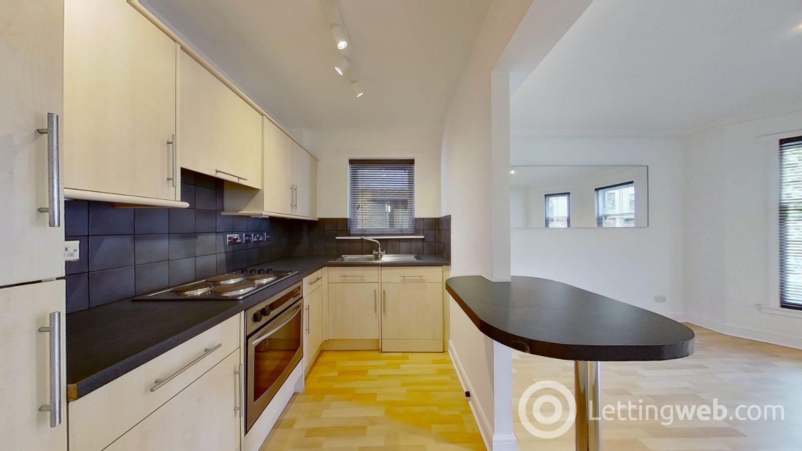 Flat Hughenden Gardens in Glasgow