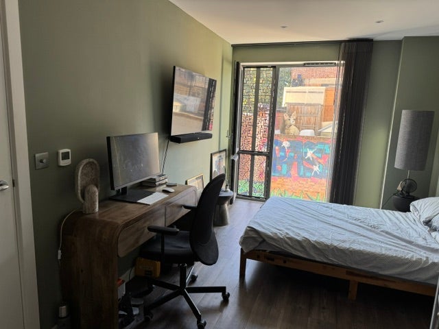 Room Wallis Road in Greater London