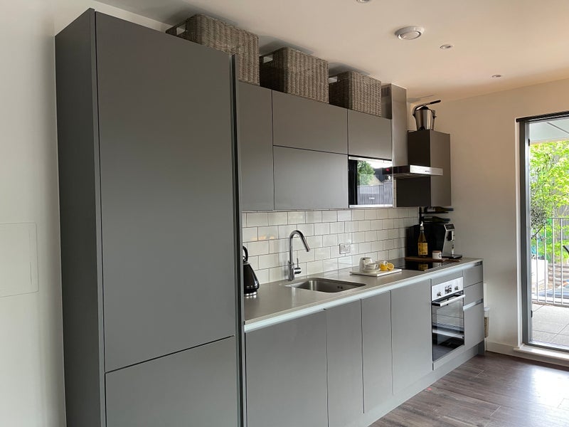 Room Wallis Road in Greater London