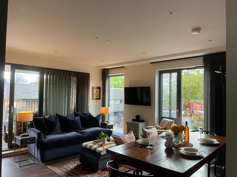 Room Wallis Road in Greater London