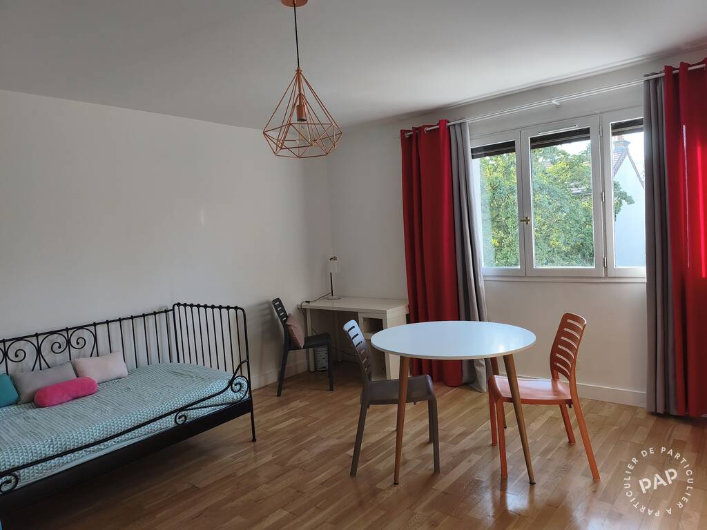 Room Avenue Frédéric et Irène Joliot-Curie in Nanterre