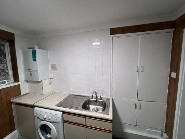 Flat Bedfont Lane in Greater London