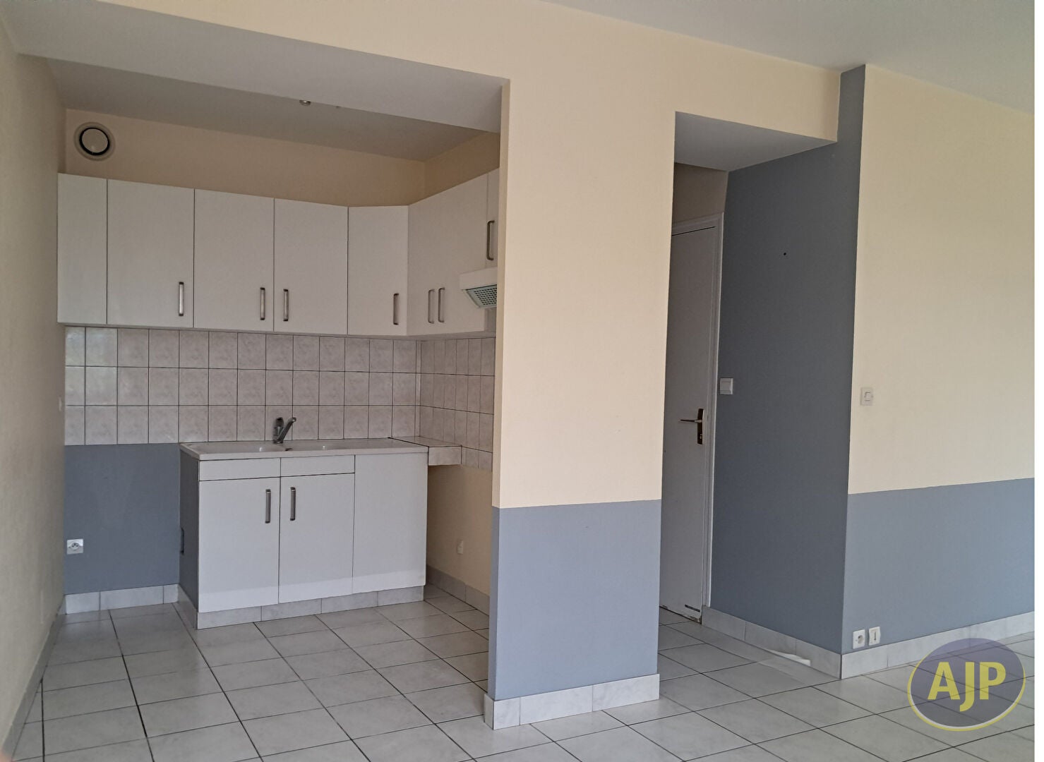 Appartement Route d'Angoulême à Javerlhac-et-la-Chapelle-Saint-Robert