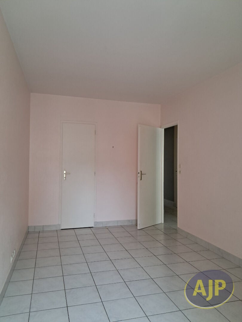 Appartement Route d'Angoulême à Javerlhac-et-la-Chapelle-Saint-Robert