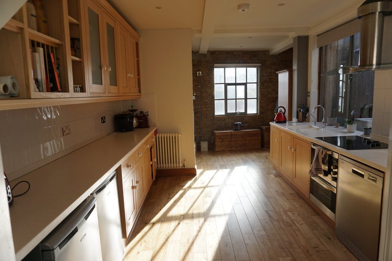 Flat Orchard Place in Greater London