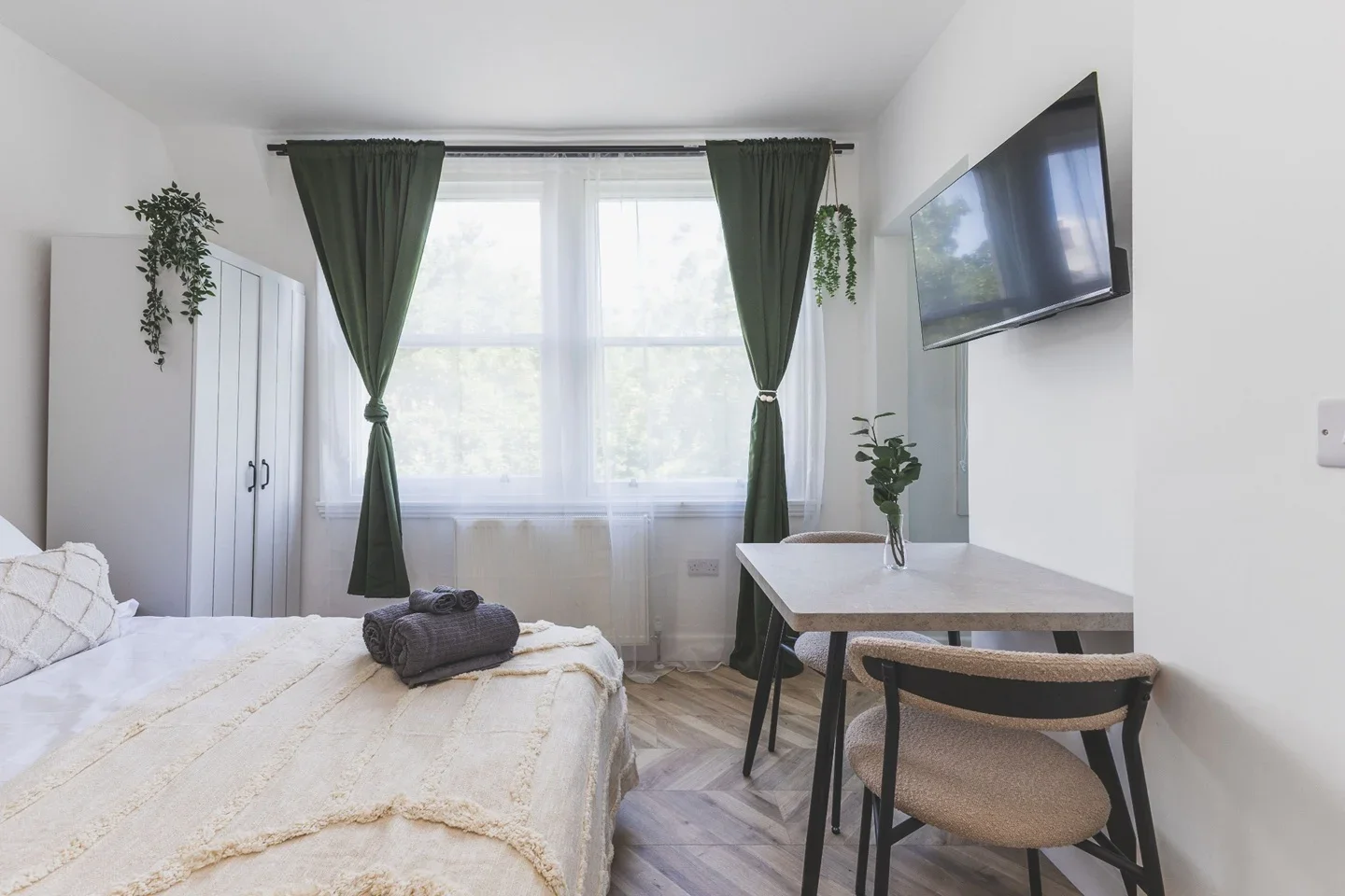 Flat Kelvin Road in Greater London
