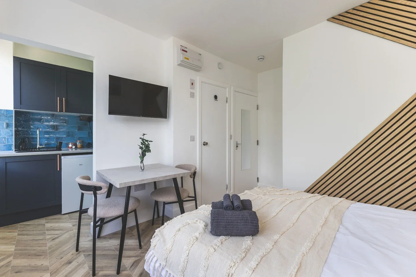 Flat Kelvin Road in Greater London