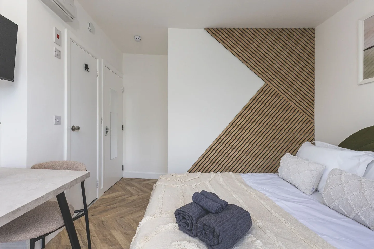 Flat Kelvin Road in Greater London