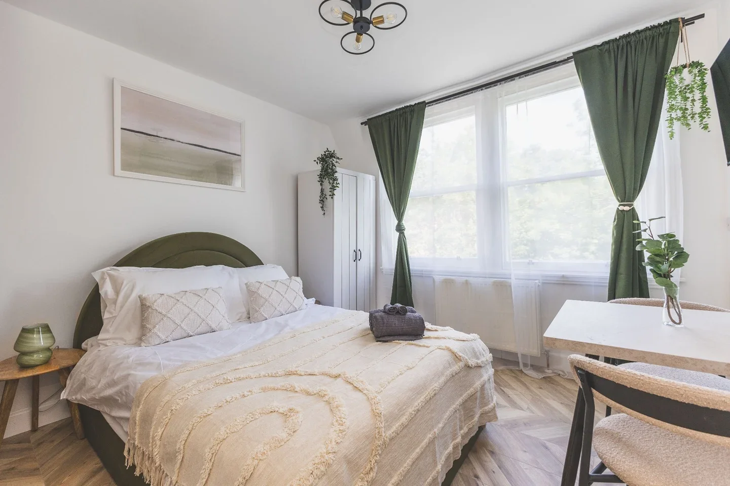 Flat Kelvin Road in Greater London