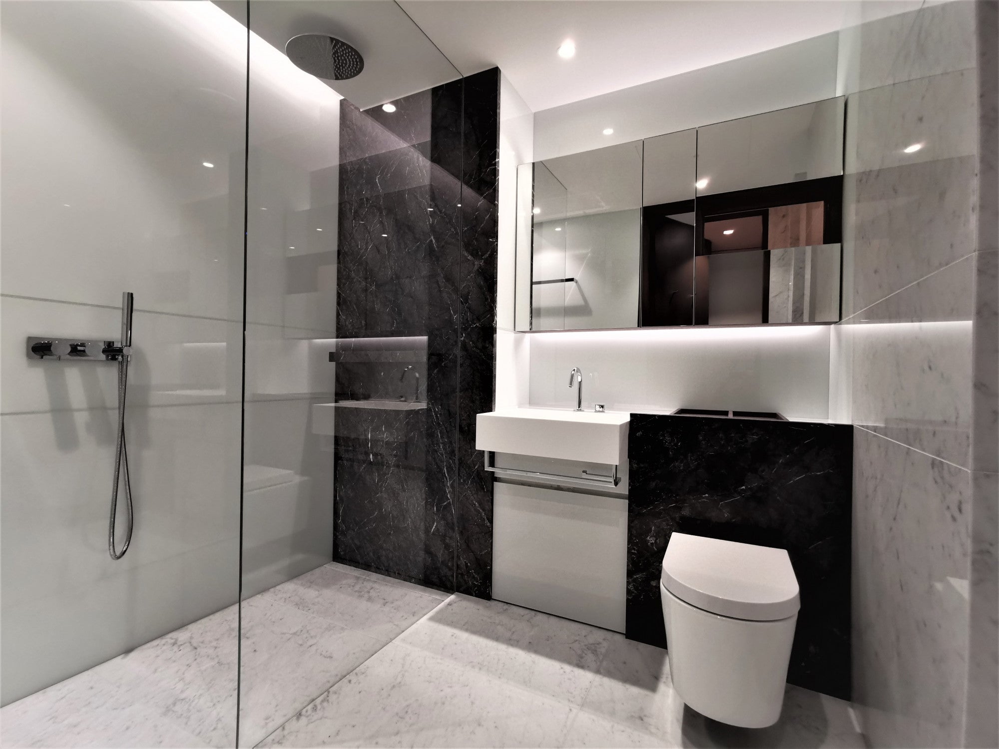 Flat Sutton Walk in Greater London