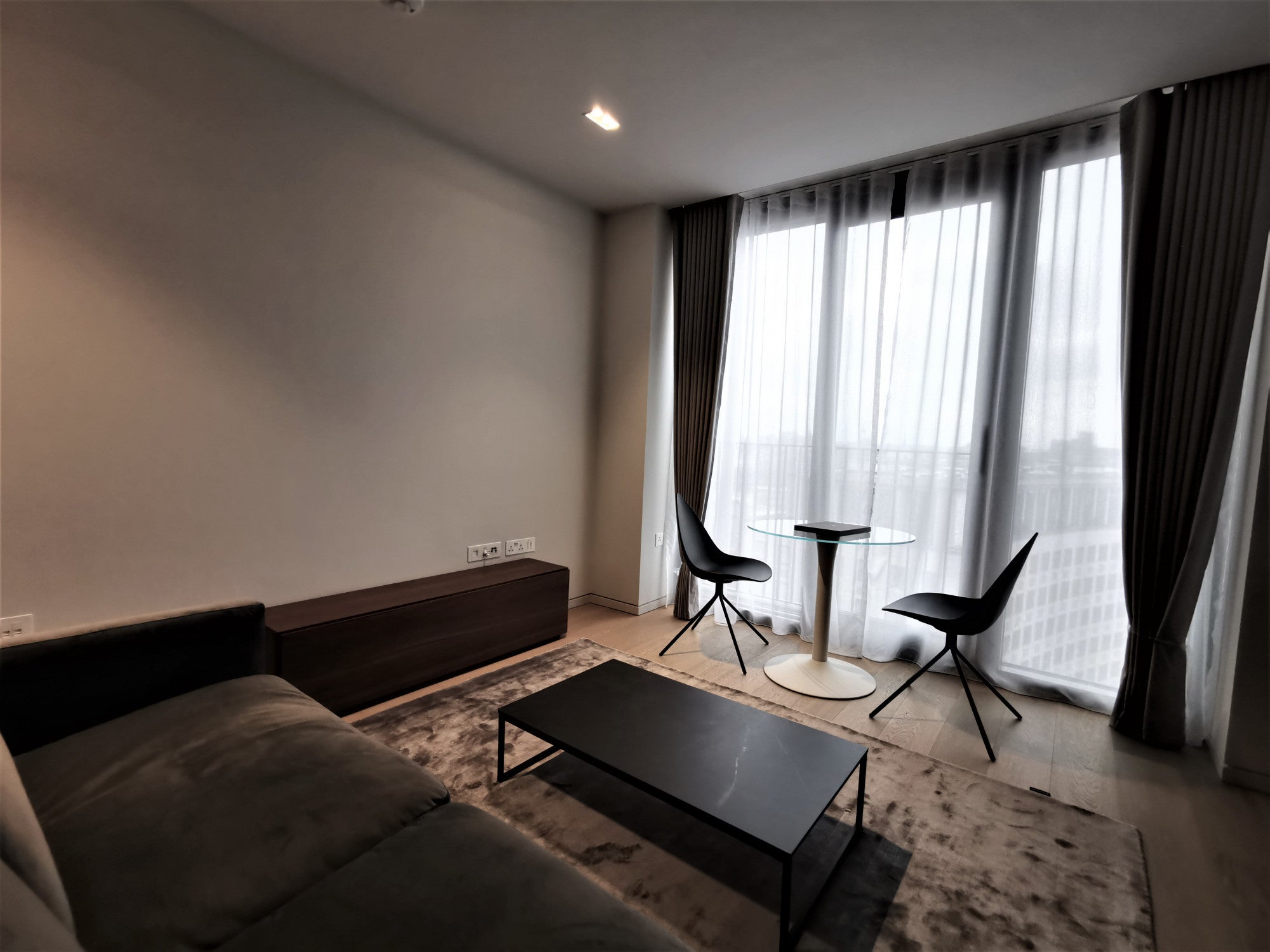 Flat Sutton Walk in Greater London