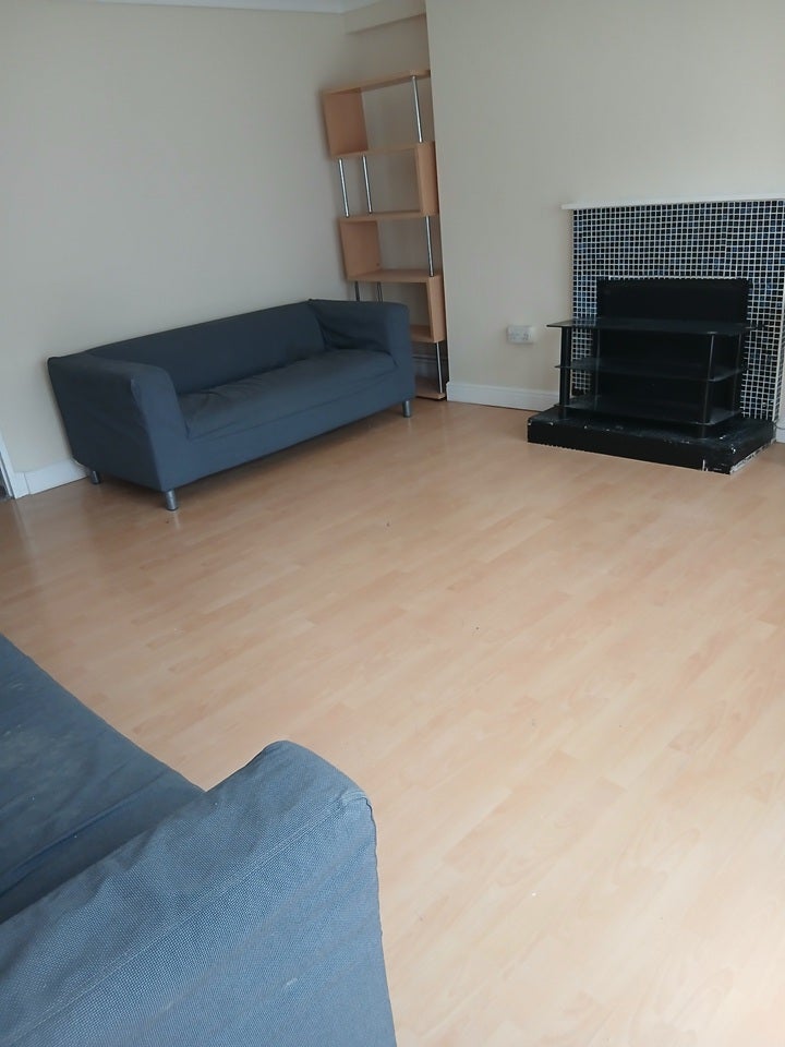 Flat Alma Street in Greater London