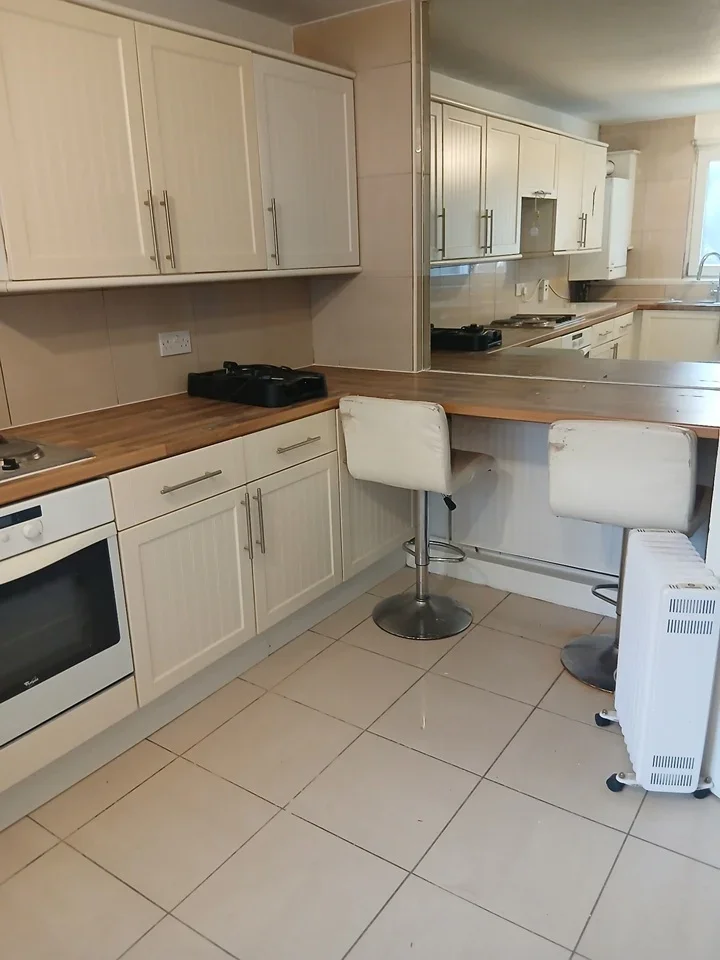 Flat Alma Street in Greater London