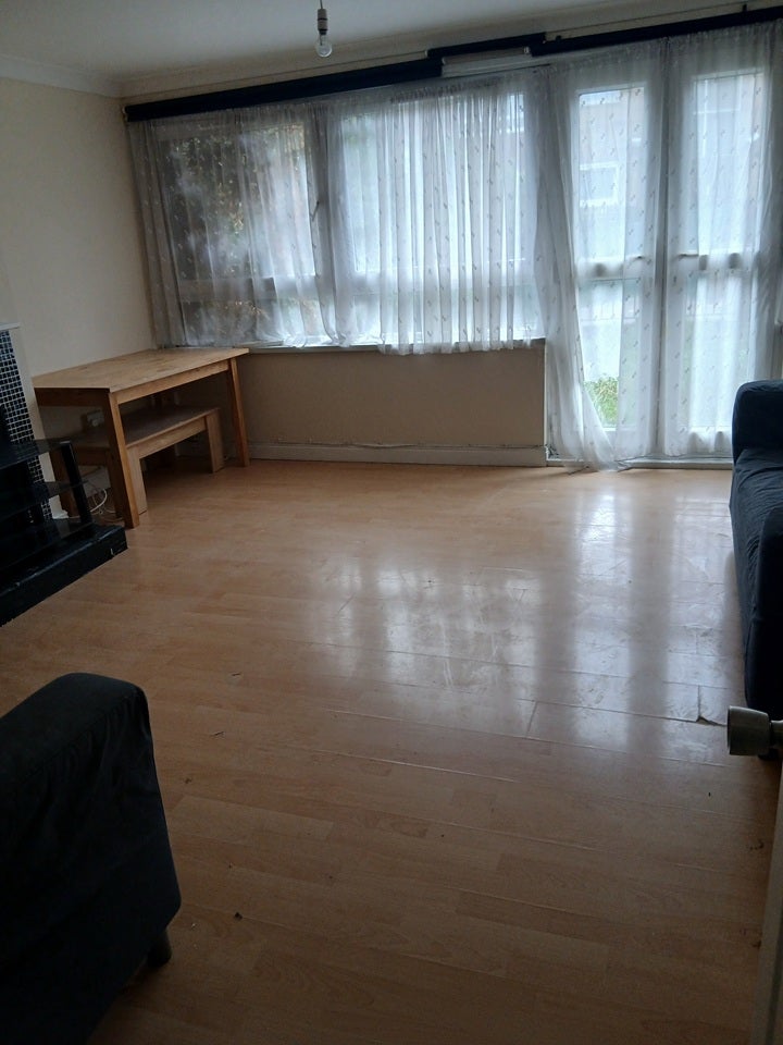 Flat Alma Street in Greater London
