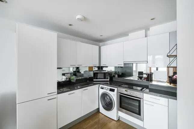 Room Debnams Road in Greater London