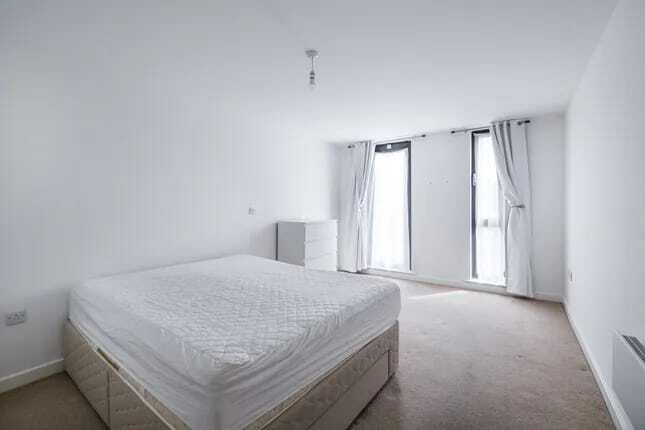 Room Debnams Road in Greater London
