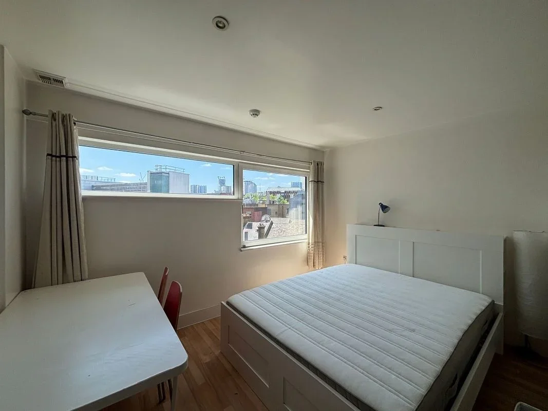 Flat Tabard Street in Greater London