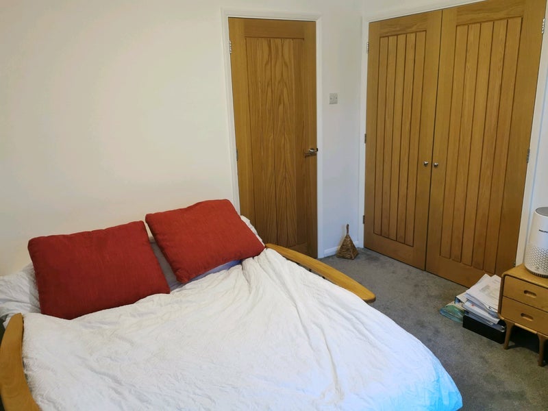 Room Stonefield Close in Crawley